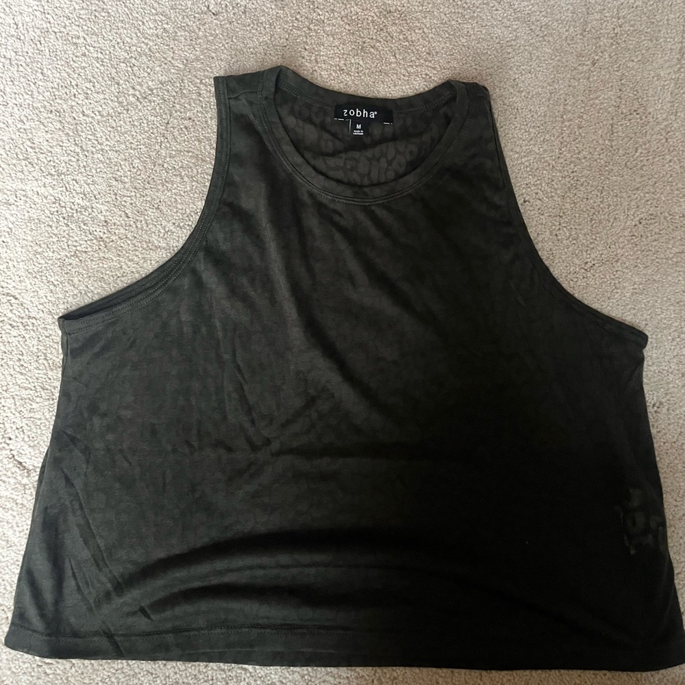 Women’s cropped workout top. Size M